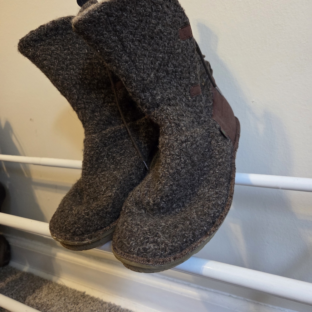 Cozy Brown Wool Boots